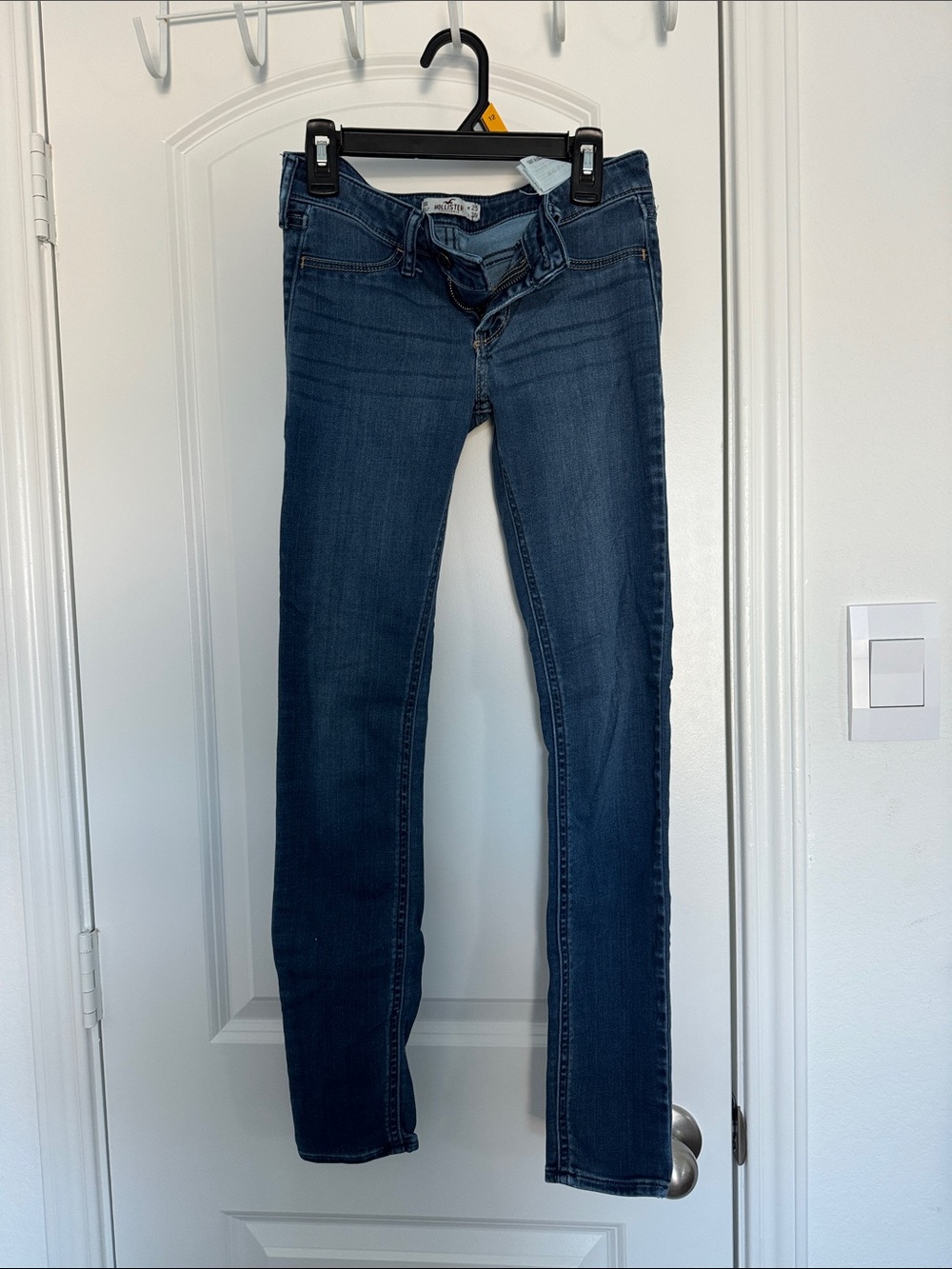 Hollister Women's Skinny Jeans in Medium Wash Blue